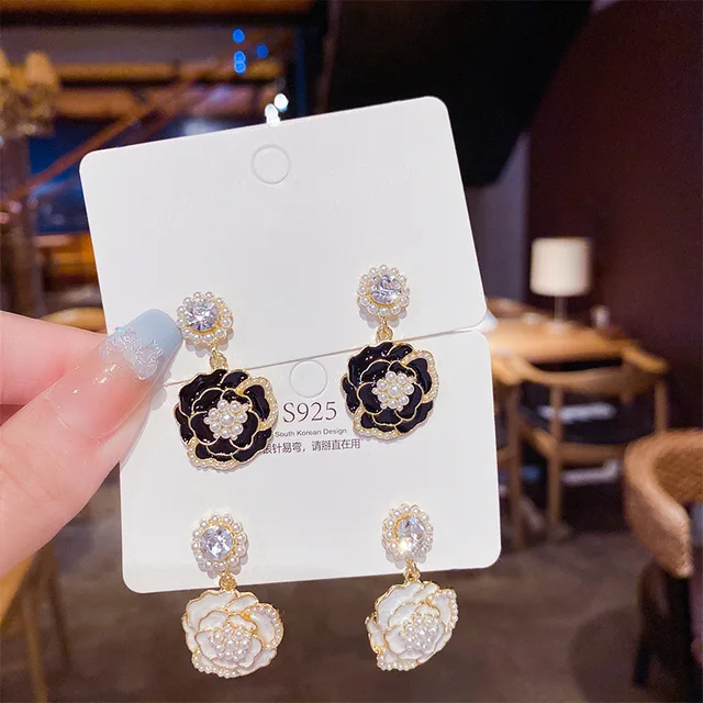 Dazzling Flower Earrings (Black)