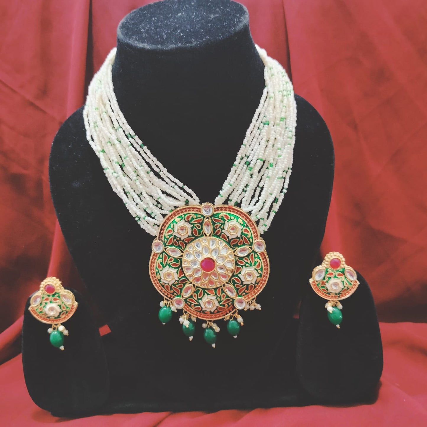 Emerald Nyra Necklace Set