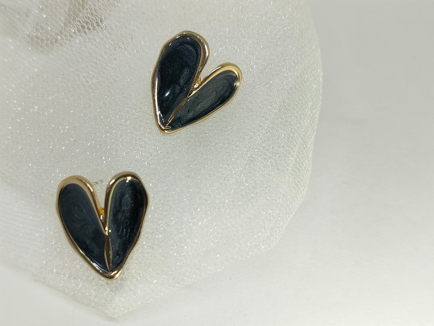 Flower Heart Studs (Black)