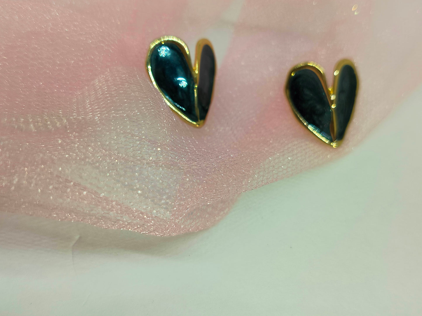 Flower Heart Studs (Black)