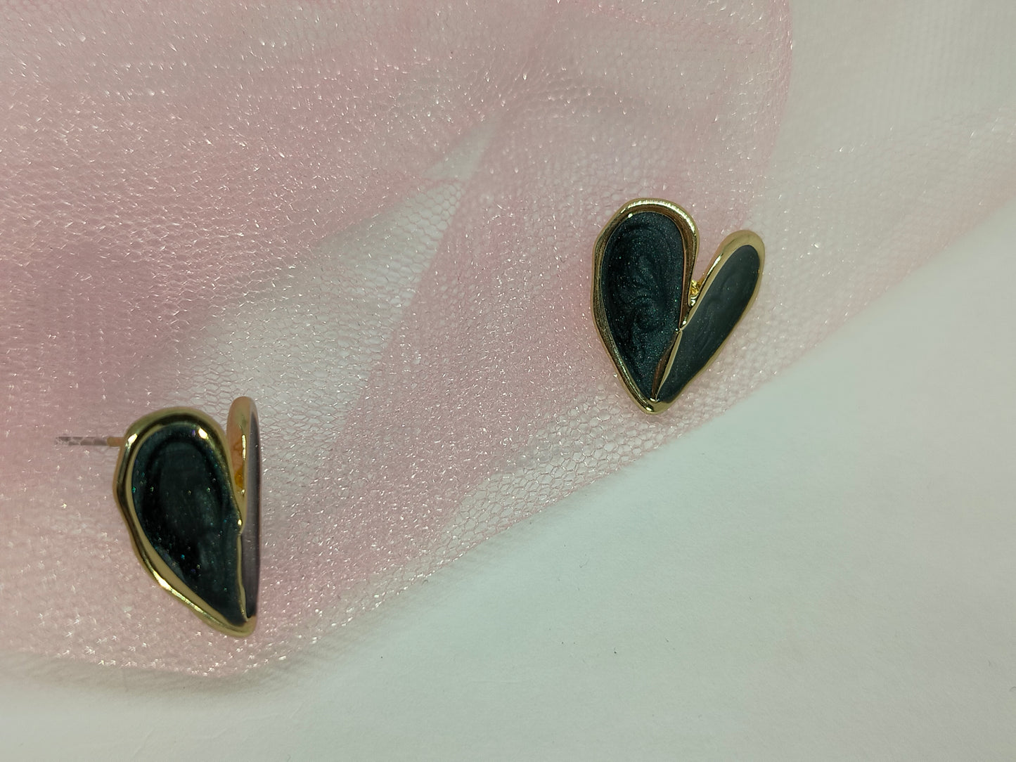 Flower Heart Studs (Black)