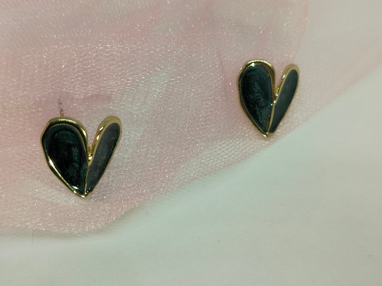 Flower Heart Studs (Black)