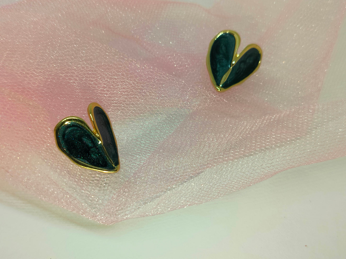 Flower Heart Studs (Black)