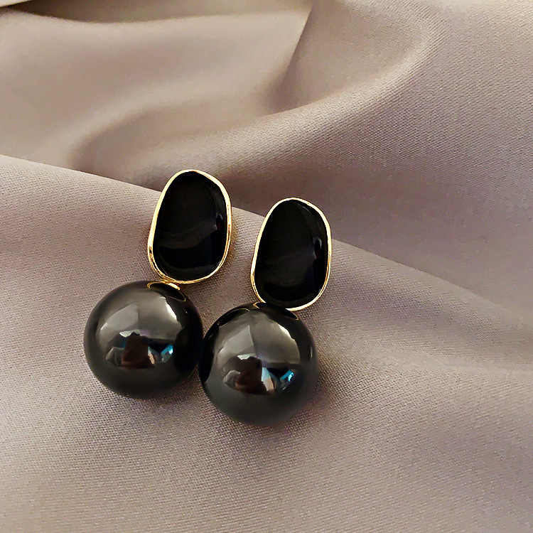 Chic Pearl Earrings (Black)