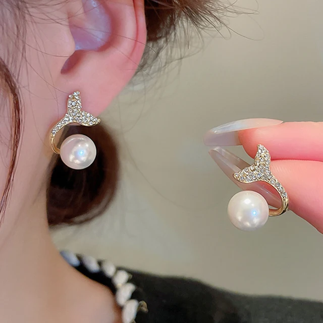 Serene Pearl Studs