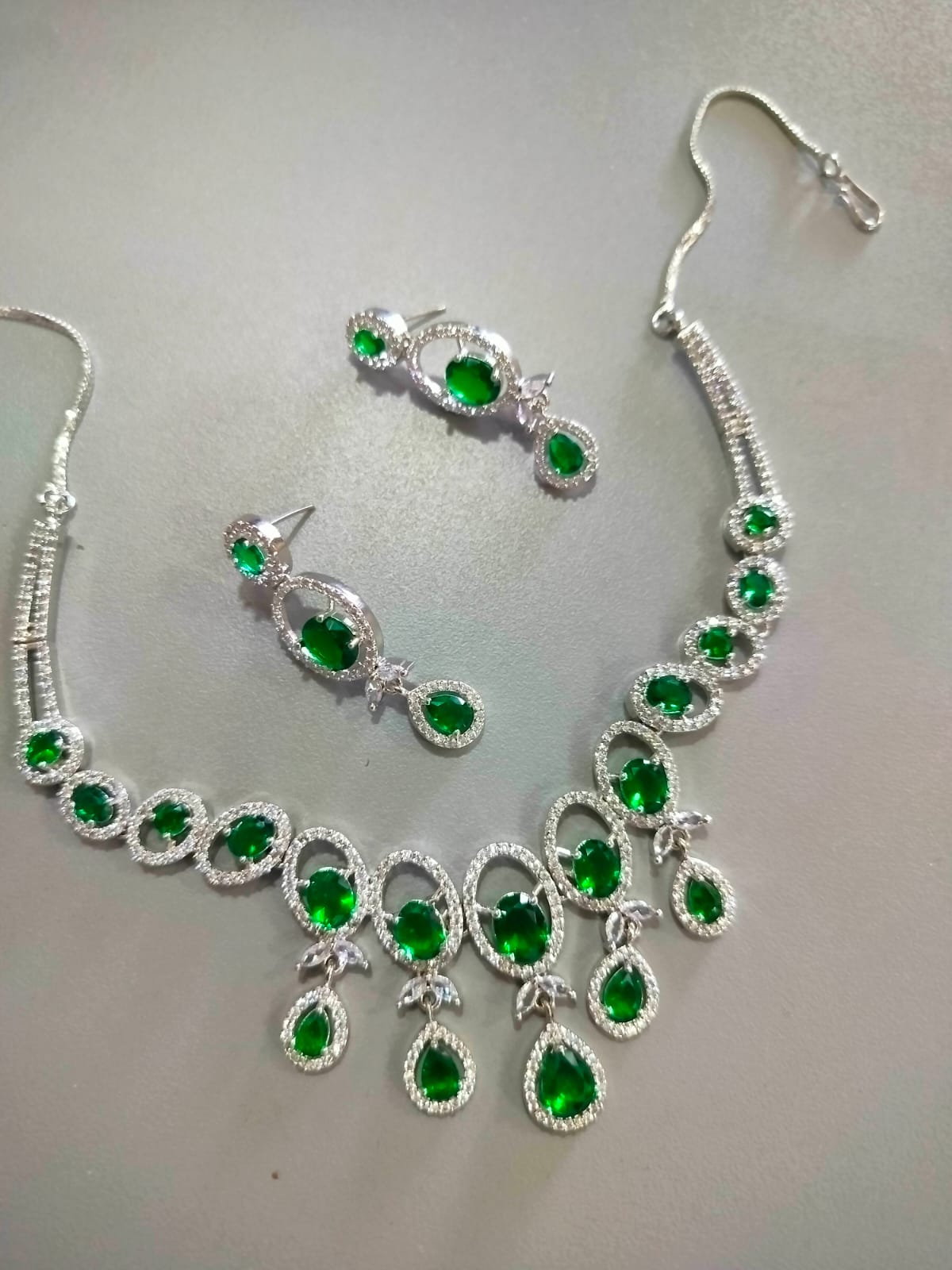 Emerald Mia Necklace Set