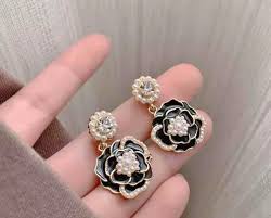 Dazzling Flower Earrings (Black)