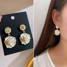 Dazzling Flower Earrings (White)