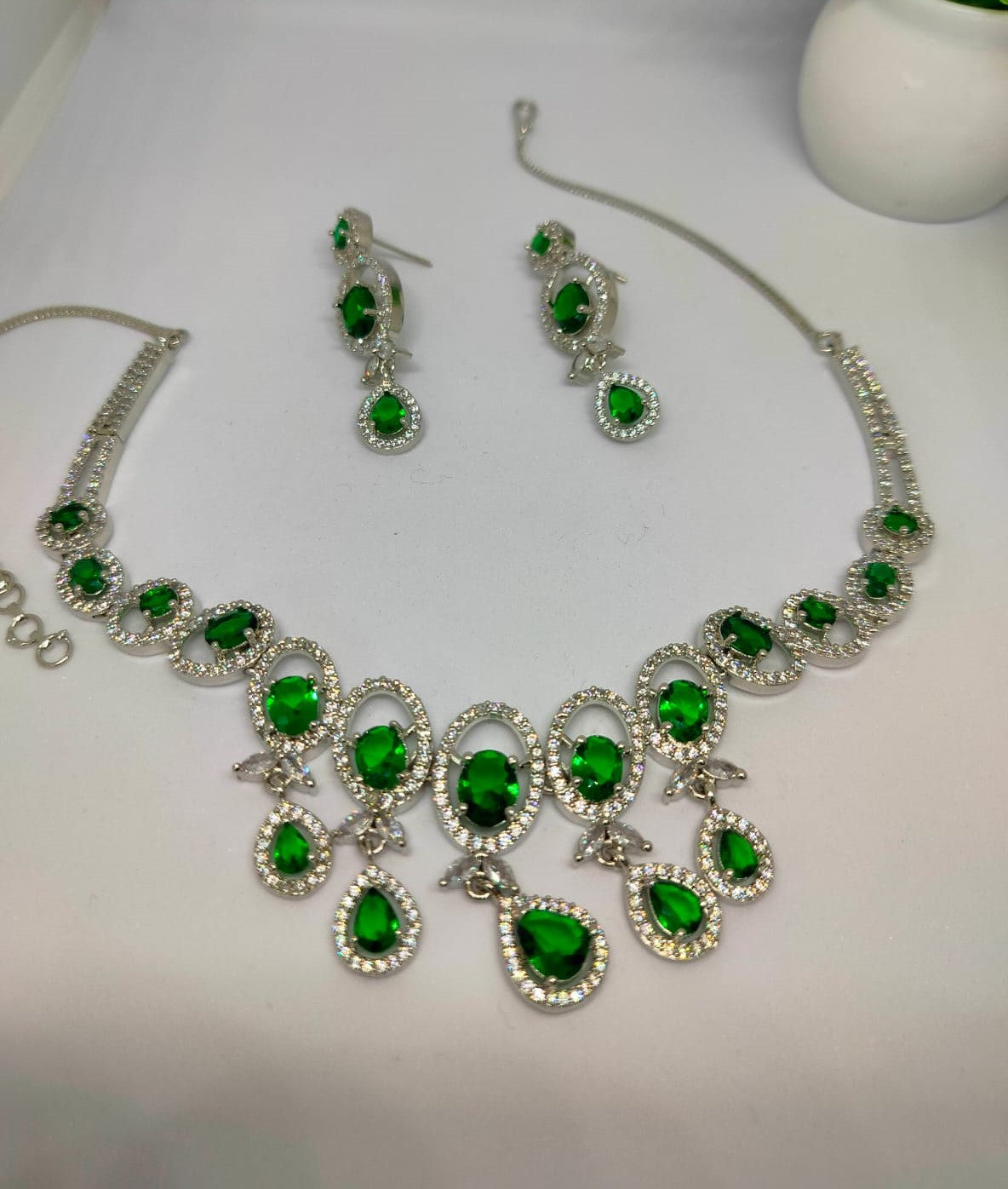 Emerald Mia Necklace Set