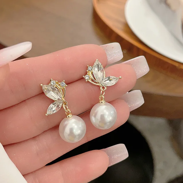 Sparkling Pearl Earrings