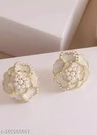 Snowwhite Studs (White)