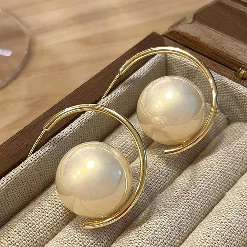 Big Pearl Earrings