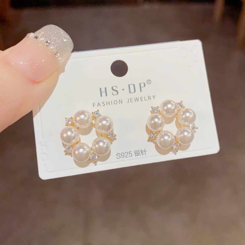 Soft Pearl Studs