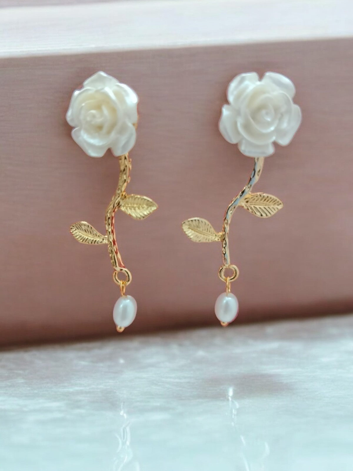 Radiant Flower Earrings (White)