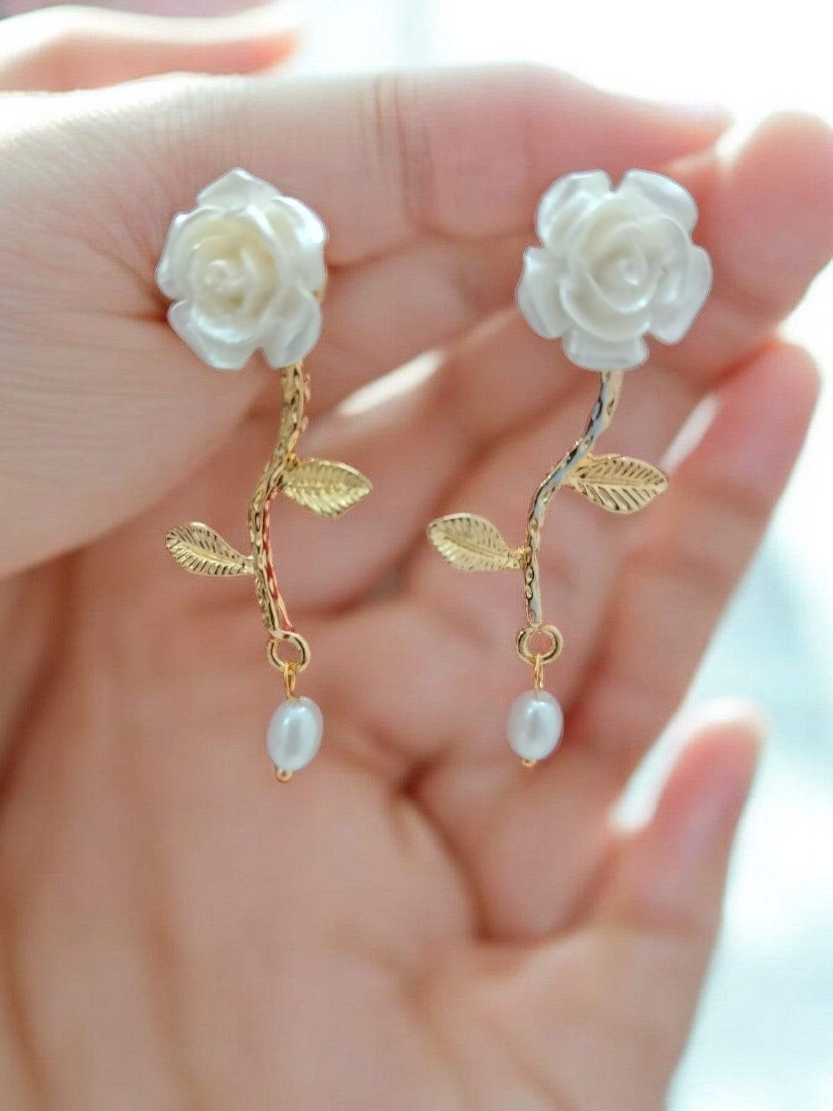 Radiant Flower Earrings (White)